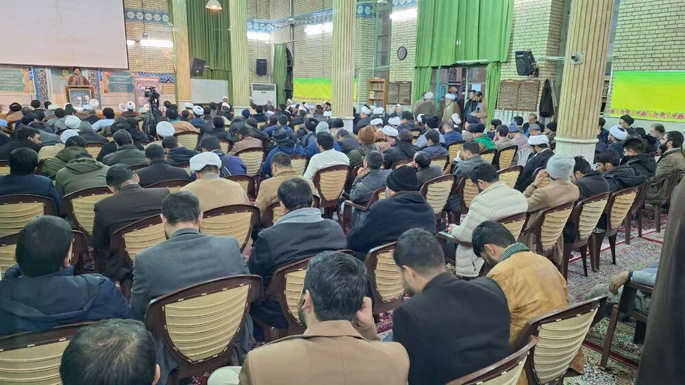 छात्रो को मीडिया और साइबरस्पेस में अपने कौशल को विकसित करना चाहिए