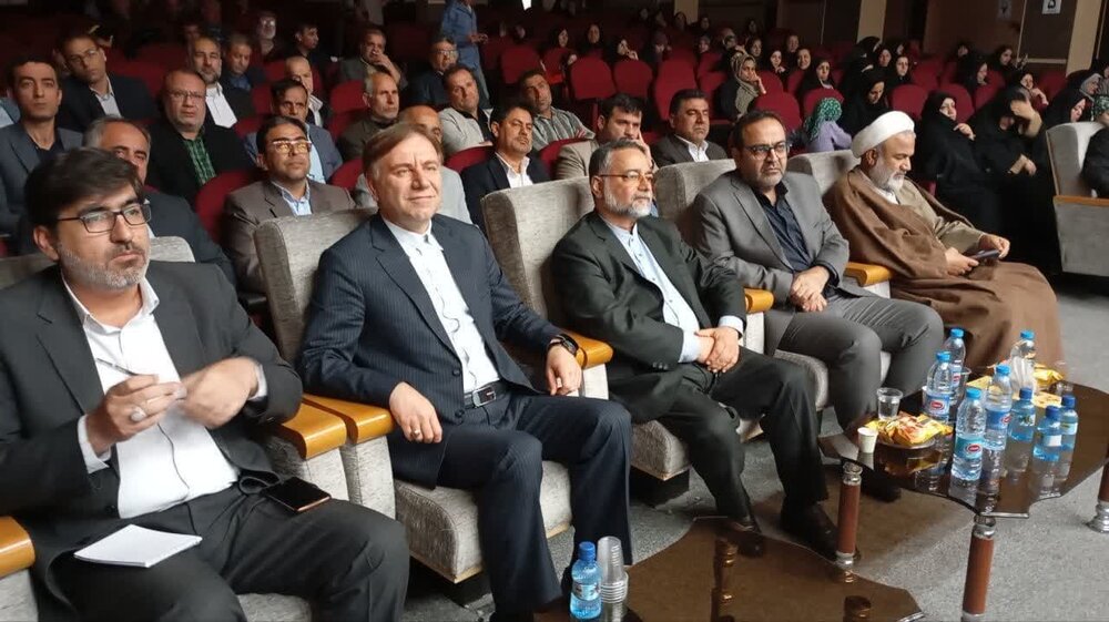 کتاب "آه ای لاهور" در برازجان رونمایی شد + تصاویر کتاب "آه ای لاهور" در برازجان رونمایی شد + تصاویر