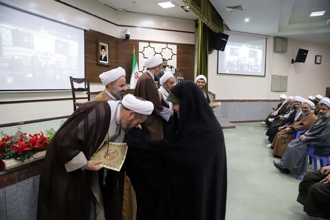 تصاویر / تجلیل از همسران ائمه جمعه و مسئولین ستادهای نماز جمعه استان همدان