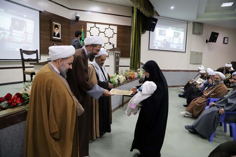 تصاویر / تجلیل از همسران ائمه جمعه و مسئولین ستادهای نماز جمعه استان همدان