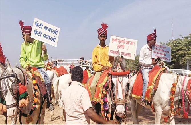 बेटियों को ऐसी शिक्षा दें कि वे बुराई से लड़ सकें