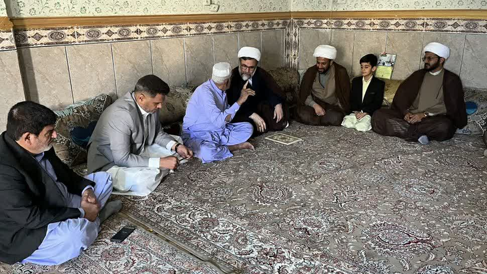 دیدار معاون فرهنگی و تبلیغی دفتر تبلیغات اسلامی با خانواده جوانترین شهید دفاع مقدس