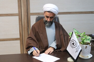 کسانی که با تضعیف احکام الهی به دنبال کسب آبرو هستند، بی آبرو خواهند شد