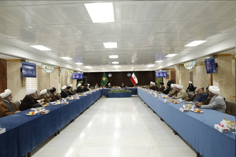 इमामों के फरमानों में, हज के बारे में नियमों और अहकामों की व्यापकता देखी जा सकती है