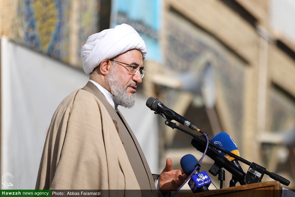 ملت ایران اجازه نمی دهد نفوذیها با سرنوشت کشور بازی کنند / برای حفظ عزت و استقلال جان می دهیم