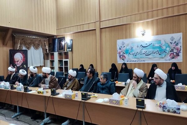 پایه و اساس تولید علوم انسانی آموزههای دینی باشد