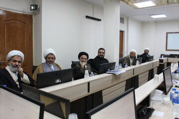 تصاویر / دومین دوره کارگاه تخصصی آموزش امور حقوقی، منابع پایدار و سامانه های اتوماسیون اداری ویژه مدیران مدارس علمیه استان تهران