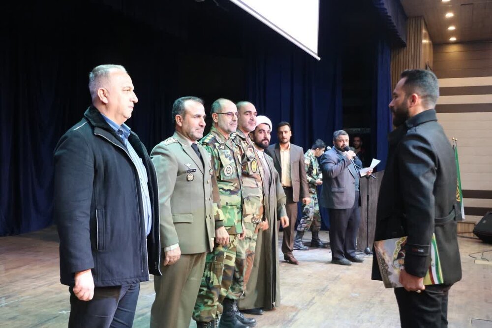 نفرات برتر جشنوارههای تمرکزی طرحهای مصباح و لبیک یا امام خامنهای تجلیل شدند