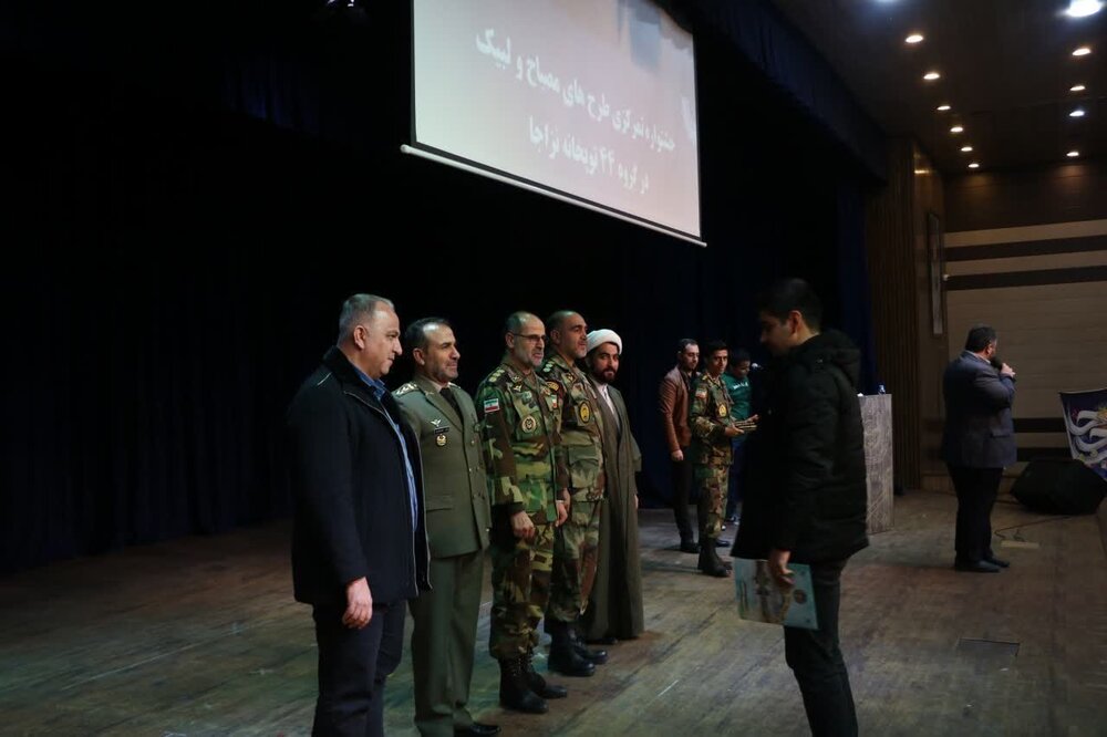 نفرات برتر جشنوارههای تمرکزی طرحهای مصباح و لبیک یا امام خامنهای تجلیل شدند