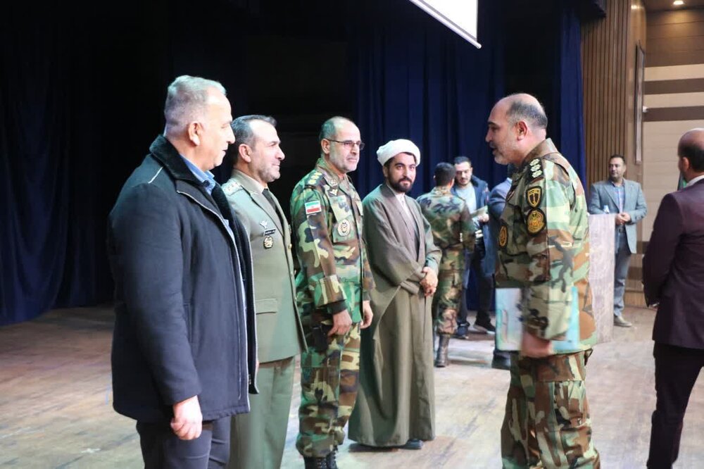 نفرات برتر جشنوارههای تمرکزی طرحهای مصباح و لبیک یا امام خامنهای تجلیل شدند