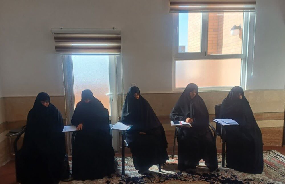 طلاب باید الگوی جامعه در سادهزیستی و فرزندآوری باشند