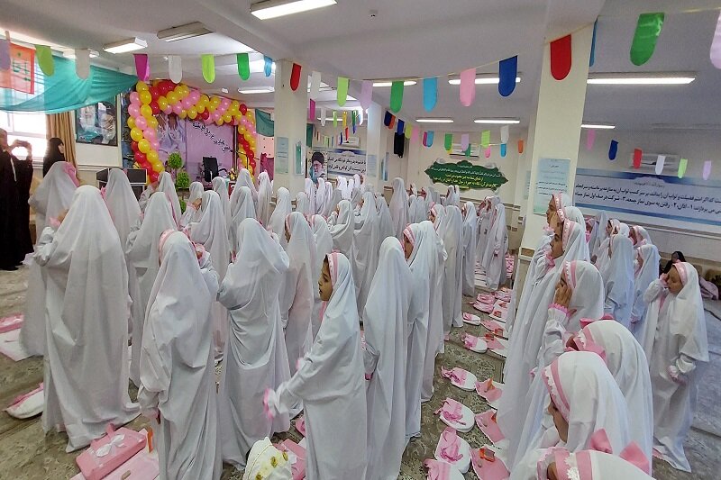 مراسم جشن تکلیف ۲۴۰ دانشآموز روستایی شهرستان سنقر برگزار شد