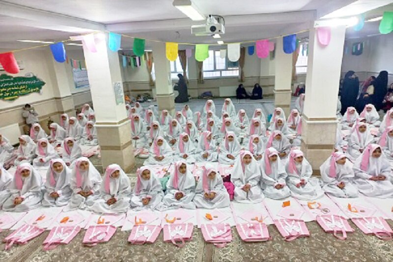 مراسم جشن تکلیف ۲۴۰ دانشآموز روستایی شهرستان سنقر برگزار شد