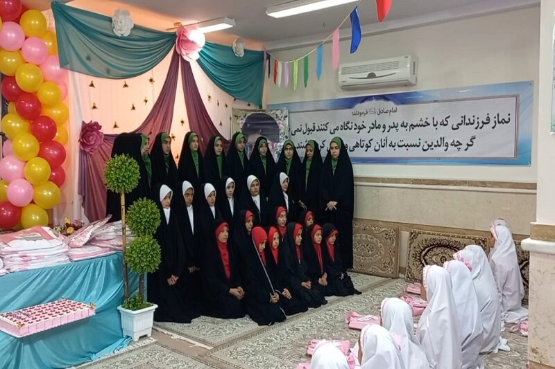 مراسم جشن تکلیف ۲۴۰ دانشآموز روستایی شهرستان سنقر برگزار شد