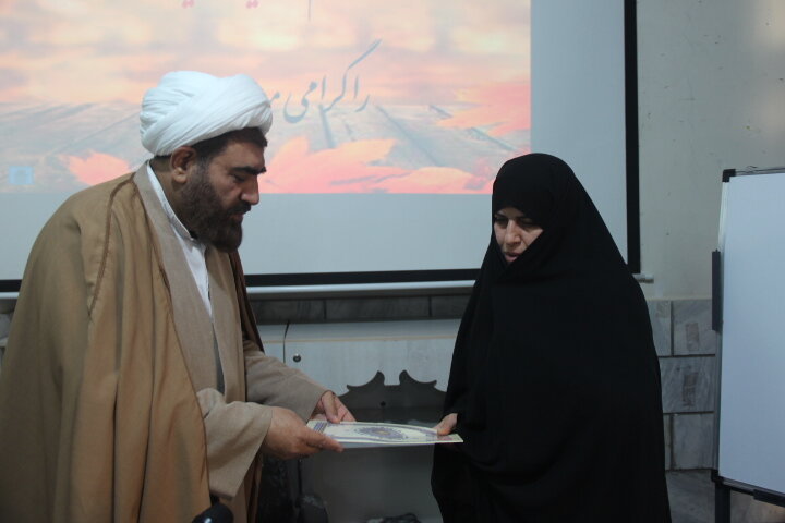 ملت ایران با حضور در حماسه ۹ دی چشم فتنه را کور کردند