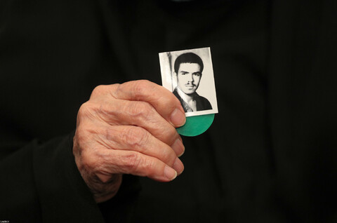 تصاویر/ دیدار جمعی از خانواده‌های شهدای مدافع حرم و مقاومت در پنجمین سالگرد شهید سلیمانی با رهبر انقلاب