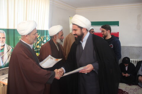 تصاویر / از طلاب برتر در رشته های ورزشی حوزه علمیه استان قزوین تجلیل شد