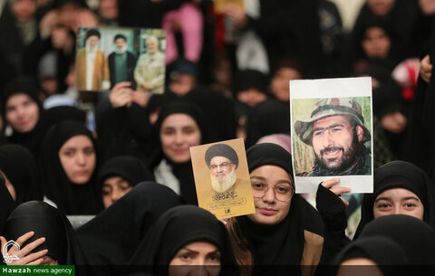 Photos/ Rencontre de groupe des familles des martyrs qui ont défendu le sanctuaire et le front de résistance, avec le leader de la révolution