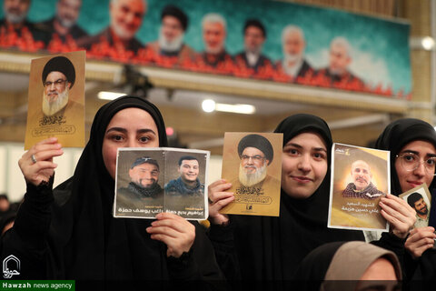 Photos/ Rencontre de groupe des familles des martyrs qui ont défendu le sanctuaire et le front de résistance, avec le leader de la révolution