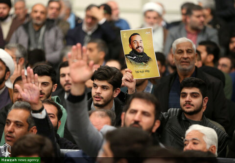 Photos/ Rencontre de groupe des familles des martyrs qui ont défendu le sanctuaire et le front de résistance, avec le leader de la révolution