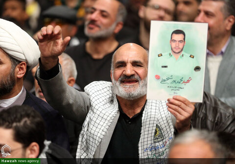 Photos/ Rencontre de groupe des familles des martyrs qui ont défendu le sanctuaire et le front de résistance, avec le leader de la révolution