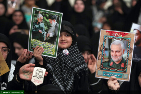 Photos/ Rencontre de groupe des familles des martyrs qui ont défendu le sanctuaire et le front de résistance, avec le leader de la révolution