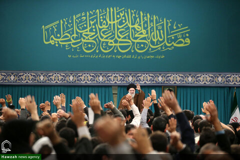 Photos/ Rencontre de groupe des familles des martyrs qui ont défendu le sanctuaire et le front de résistance, avec le leader de la révolution