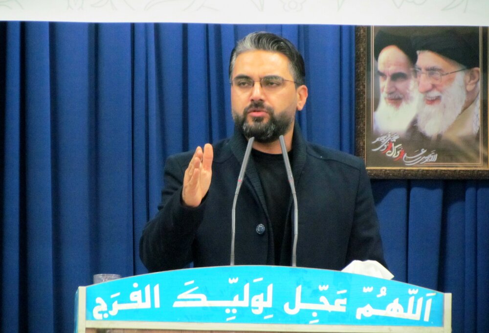 فیلم| مرثیه‌خوانی مداح بوشهری در سوگ شهادت حاج قاسم