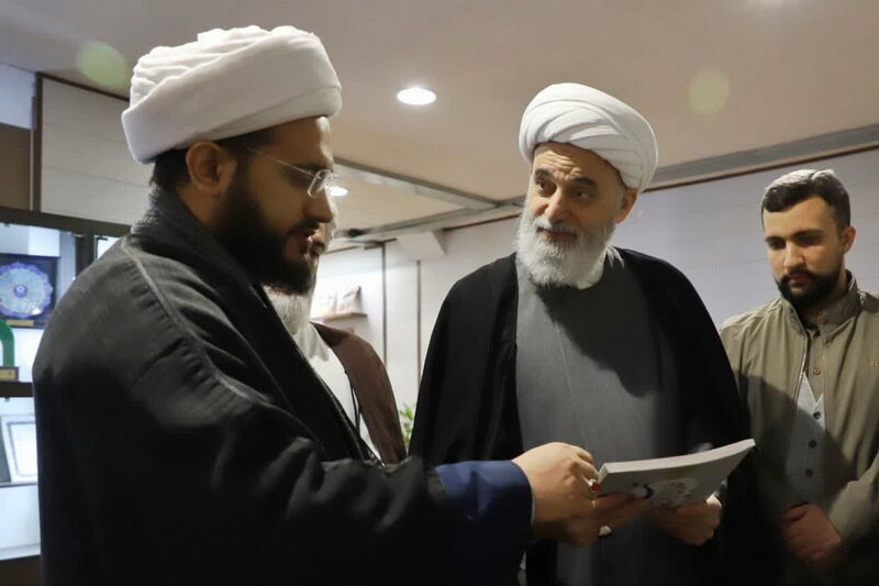 بازدید رئیس پژوهشگاه قرآن و حدیث  از مرکز رسانه و فضای مجازی حوزه‌ + عکس