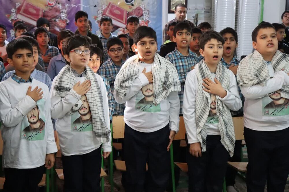 دانش آموزان حاج قاسم را الگوی خود قرار دهند