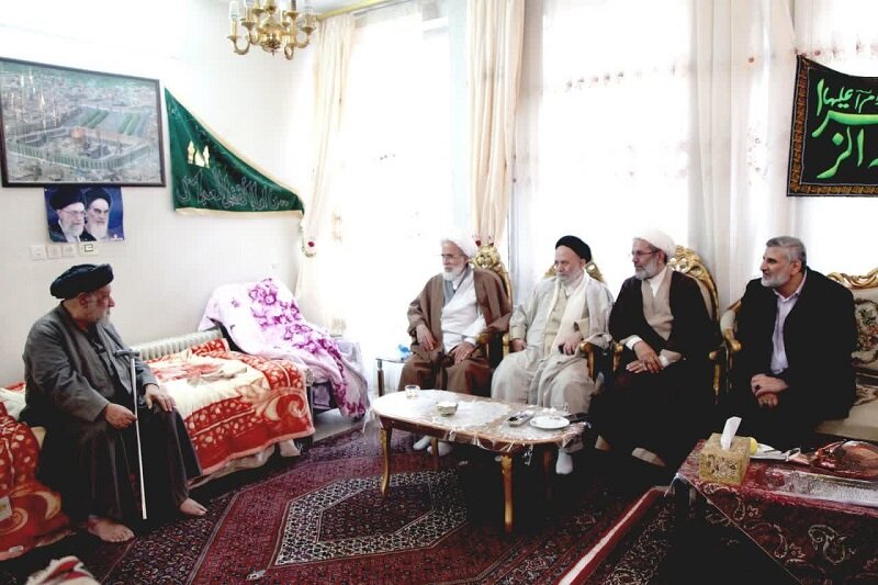 دیدار نماینده ولی‌ فقیه در استان با علمای پیشکسوت شهر کرمانشاه