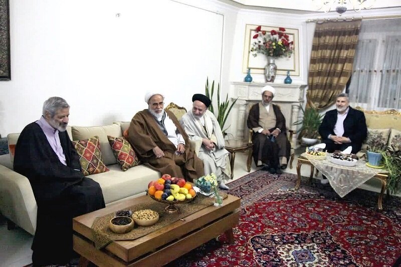 دیدار نماینده ولی‌ فقیه در استان با علمای پیشکسوت شهر کرمانشاه