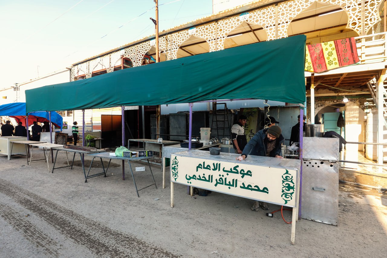 بالصور/ استعداد المواكب والهيئات الحسينية لاستقبال الزائرين في ذكرى شهادة الإمام الهادي (ع)