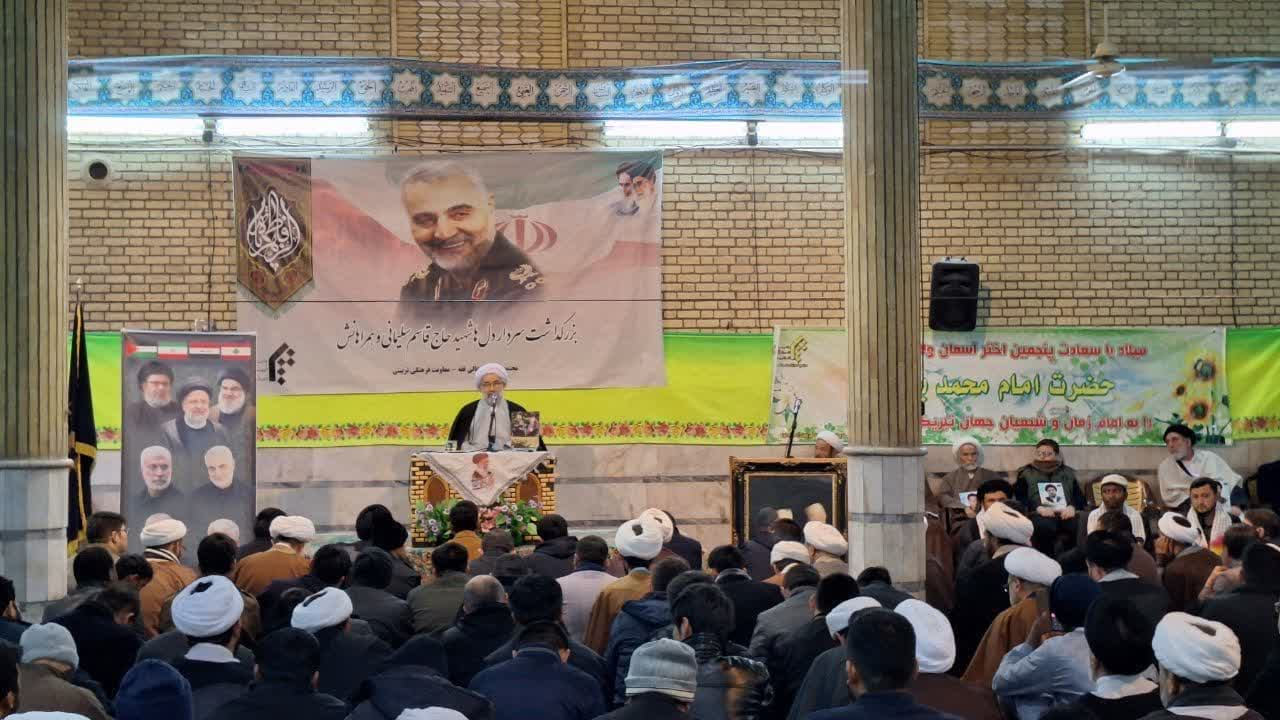 طلاب غیرایرانی یاد و خاطره شهید حاج قاسم و شهدای مقاومت را گرامی داشتند