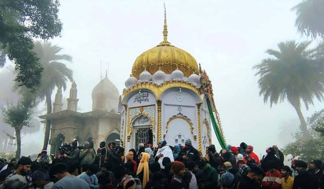 बड़ा गांव में गुरुवार को कड़ाके की ठंड में निकाला नौचंदी का जुलूस