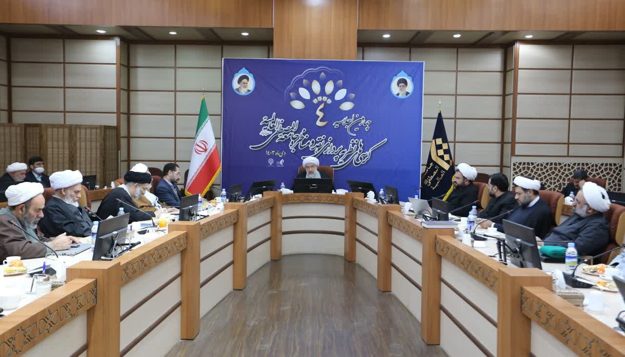 وزانت علمی کرسیهای نظریه پردازی، نقد و مناظره حفظ شود