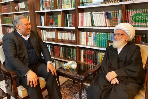 La rencontre du représentant du Conseil islamique avec un haut dignitaire religieux à Qom
