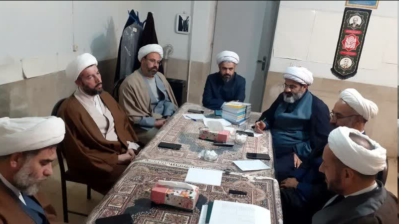نشست نقد و بررسی متون درسی حوزههای علمیه در زنجان برگزار شد