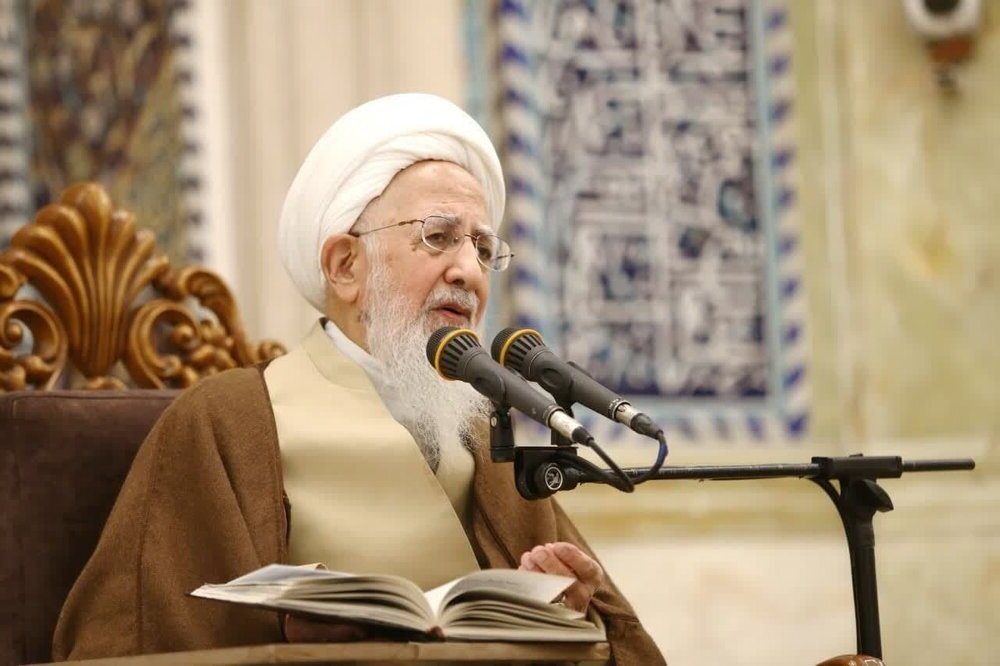 आयतुल्लाह जवादी आमोली की ज़बानी जागरूक व्यक्ति की विशेषता आयतुल्लाह जवादी आमोली की ज़बानी जागरूक व्यक्ति की विशेषता