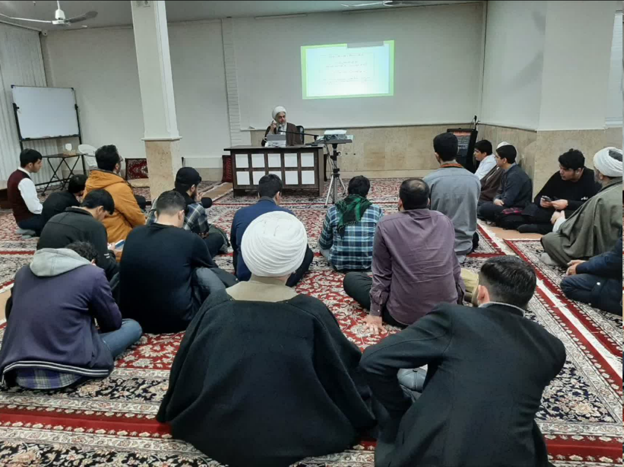 اردوی زیارتی طلاب و اساتید حوزه علمیه امام رضا(ع) تهران در مشهد مقدس برگزار شد