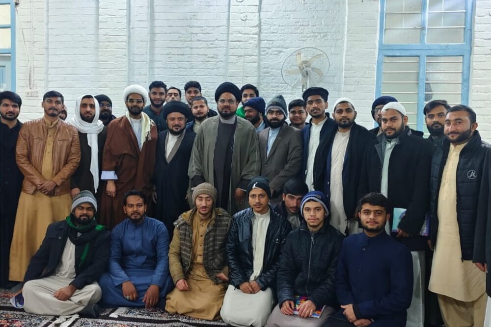 मेलबर्न के इमाम जुमा का नजफ़ दौरा: छात्रों के साथ शैक्षणिक और नैतिक सत्रों में समय और तज़कीया नफ़्स का महत्व