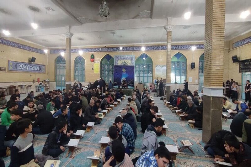 محفل اُنس با قرآن و «جشن چلچراغ آیهها» در کرمانشاه