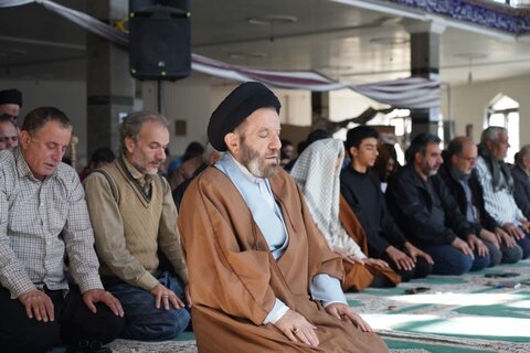 تصاویر حضور نماینده ولی فقیه در استان لرستان در جمع معتکفان مسجد فاطمه الزهرا(س) خرم آباد