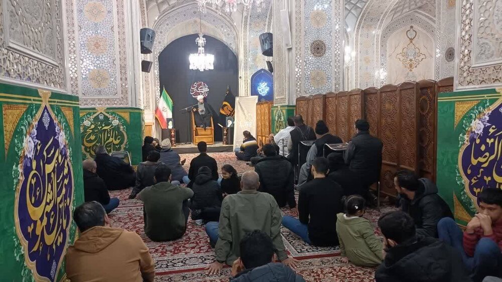 إقامة مراسم عزاء خاصة بالزائرین الناطقين باللغة العربية في ليلة وفاة عقيلة بني هاشم (س إقامة مراسم عزاء خاصة بالزائرین الناطقين باللغة العربية في ليلة وفاة عقيلة بني هاشم (س