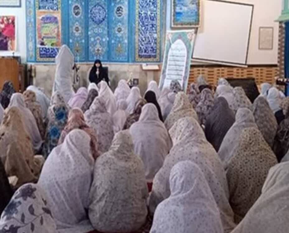 حضور چشمگیر طلاب مدارس علمیه خواهران قم در کنار دانشآموزان مدارس استان در اعتکاف