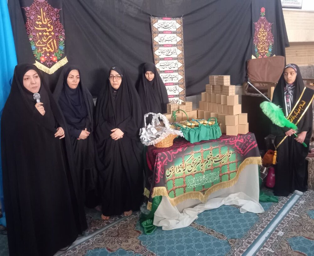 حضور چشمگیر طلاب مدارس علمیه خواهران قم در کنار دانشآموزان مدارس استان در اعتکاف