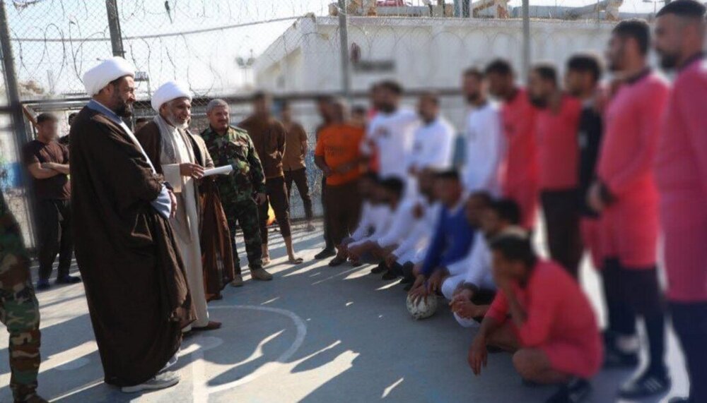 بازدید مبلغانی از آستان مقدس حسینی از زندان مرکزی کرخ در بغداد