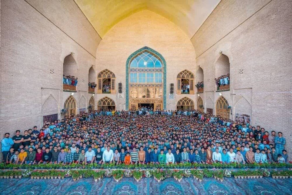 قابی بینظیر از اشتیاق جوانان به دین