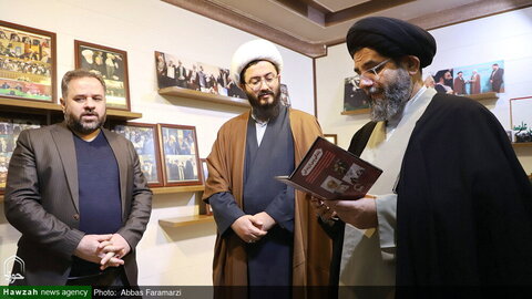 Photos/Visite du directeur du centre de conseil islamique Samah de l'agence de presse Hawzah