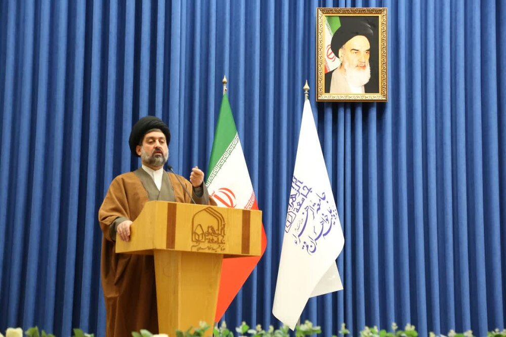 گزارشی از همایش «پدیدارشناسی آرایشهای نوظهور و تأثیر آن بر زیست عفیفانه» / بهرهبرداری مافیای آرایشی و بهداشتی از زنان